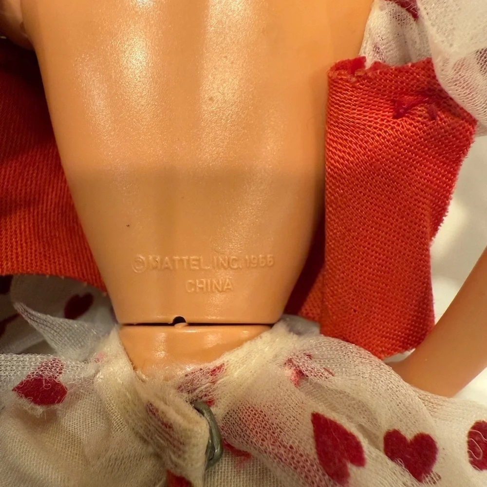 LOVING YOU Barbie Doll #7072 – Mattel (1983) Head is 1976.  Body is 1966.
